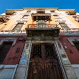 ...grazie ai raffinati dettagli architettonici in stile neo-egizio